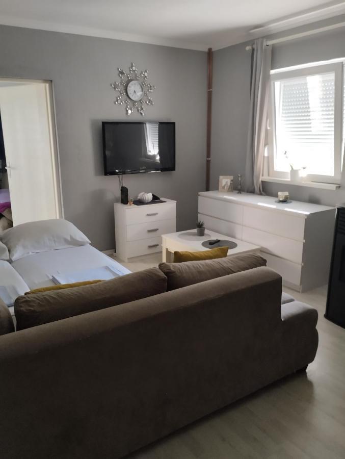 Apartman All Seasons Hotonj Luaran gambar