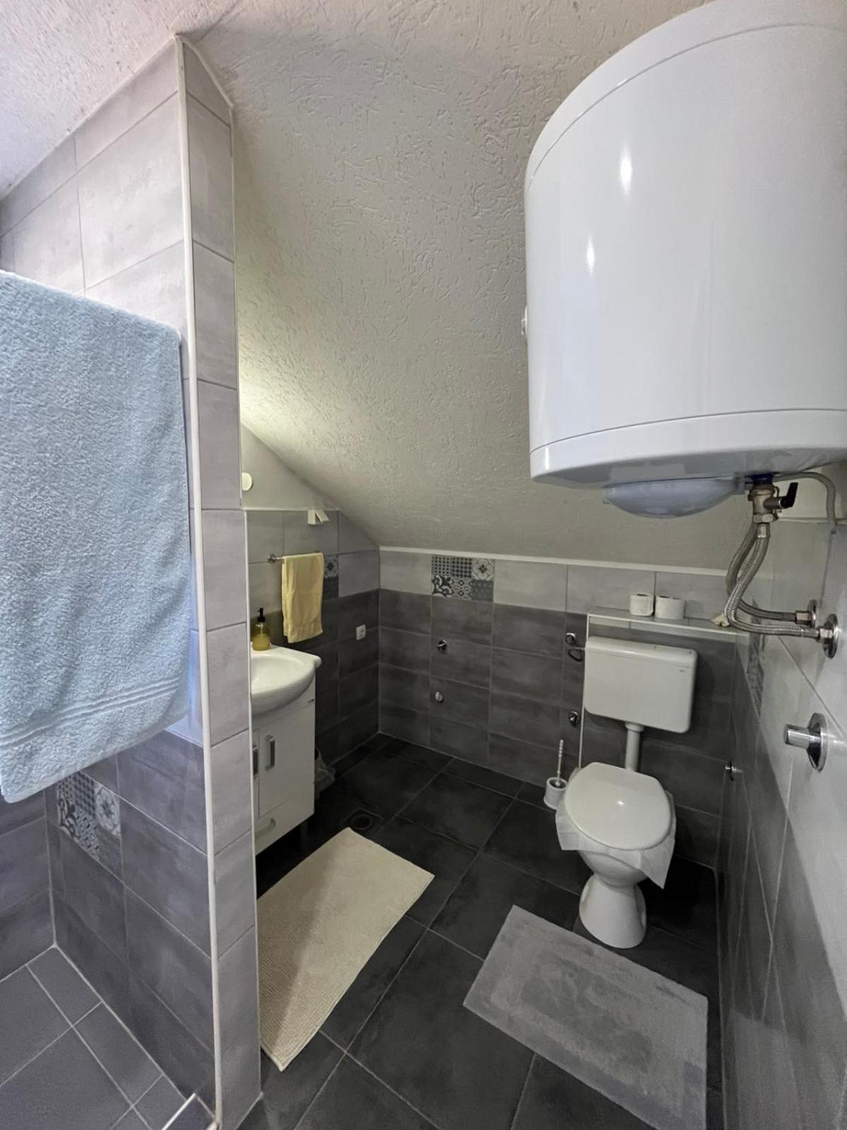 Apartman All Seasons Hotonj Luaran gambar