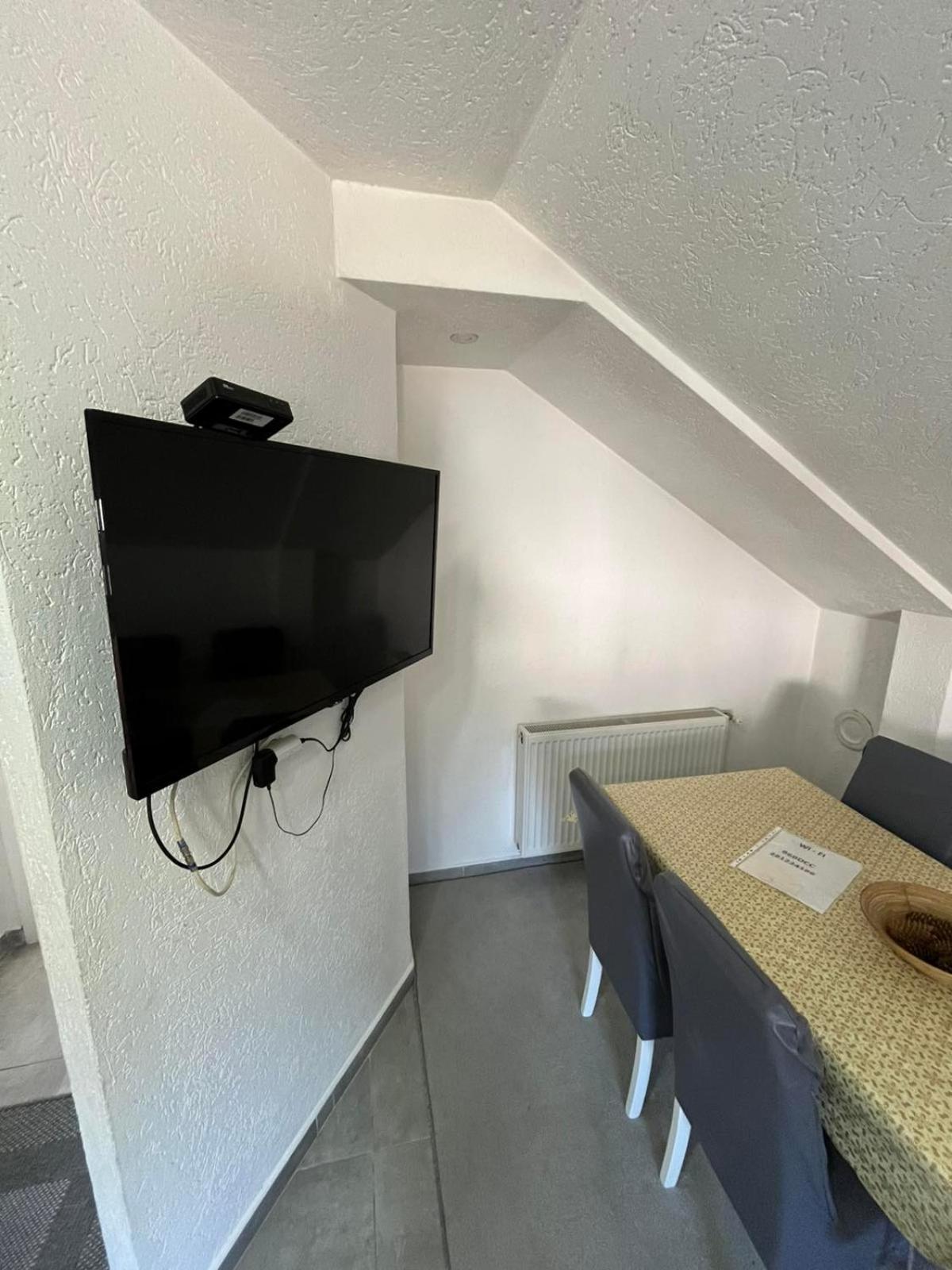 Apartman All Seasons Hotonj Luaran gambar
